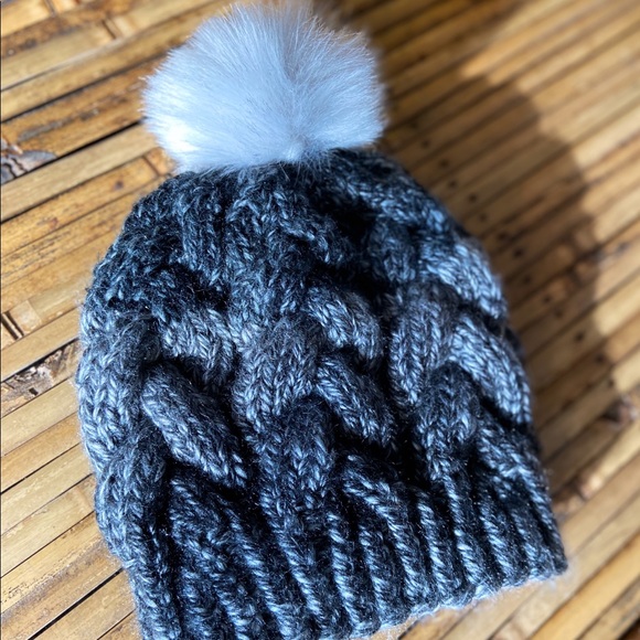 Women’s Cable Knit Beanie - Picture 3 of 4